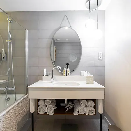 Renaissance Hotel 5*